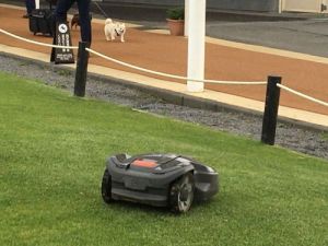 芝刈りロボット